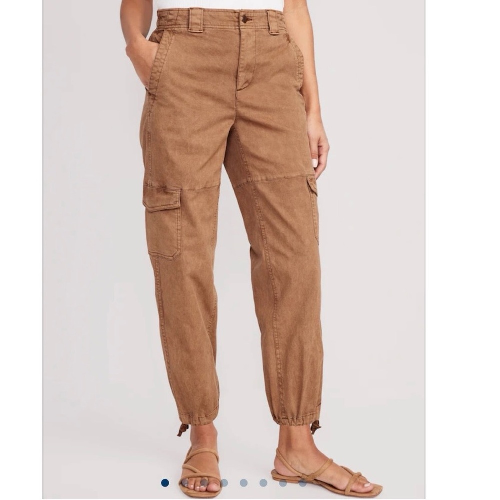 Old Navy High-Waisted Barrel-Leg Cargo Ankle
Pants - XXL